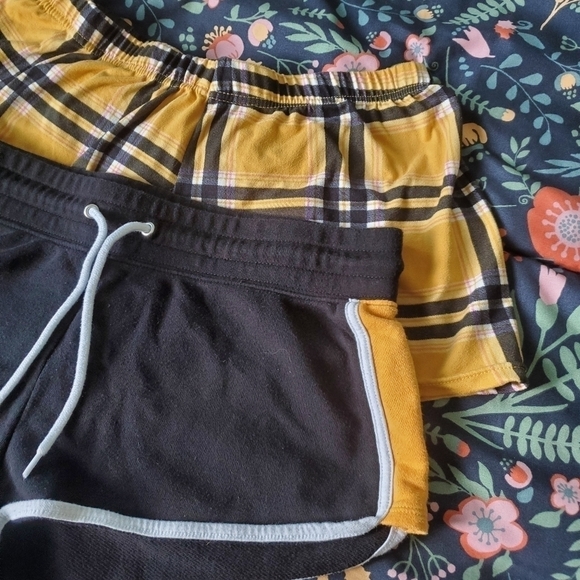 Divided | Weekend Edition | Small | 2 Pair Shorts - Picture 2 of 9